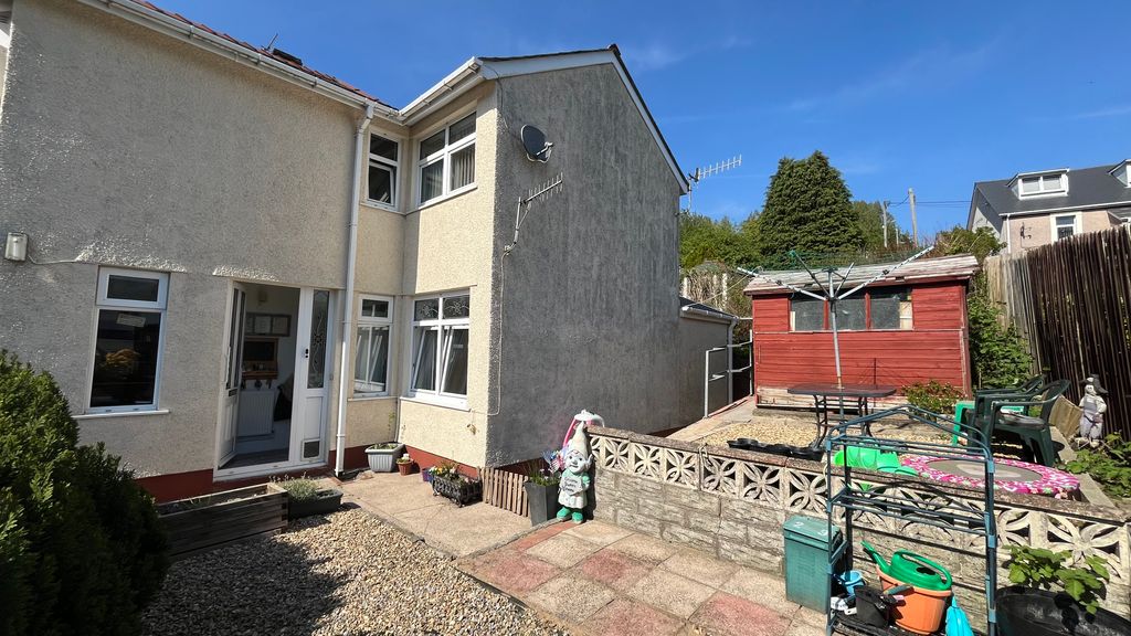 Property photo 2 of 28