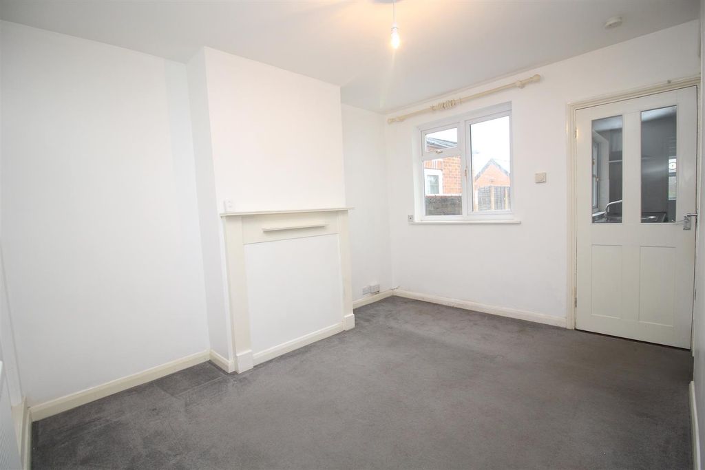 Property photo 3 of 11 Living Room