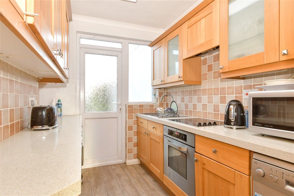 Property photo 3 of 11 Kitchen