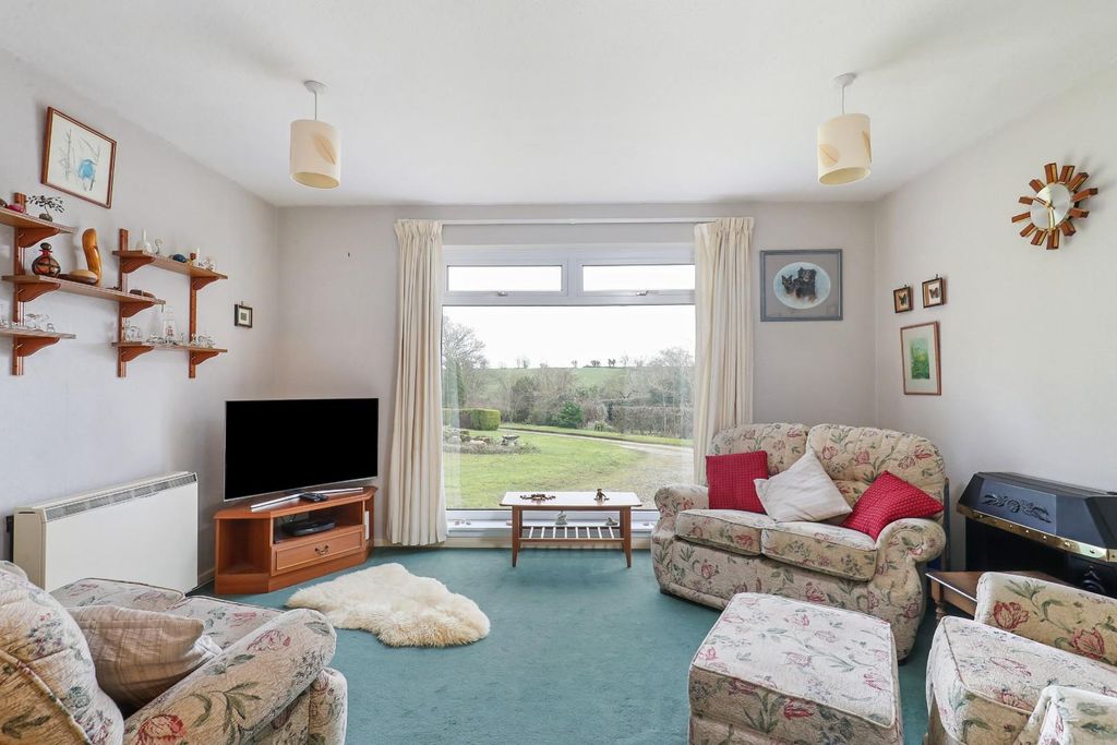 Property photo 2 of 31 Ph32_6403174.Jpg