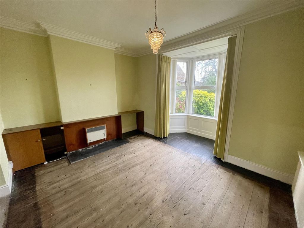 Property photo 2 of 8 Lounge