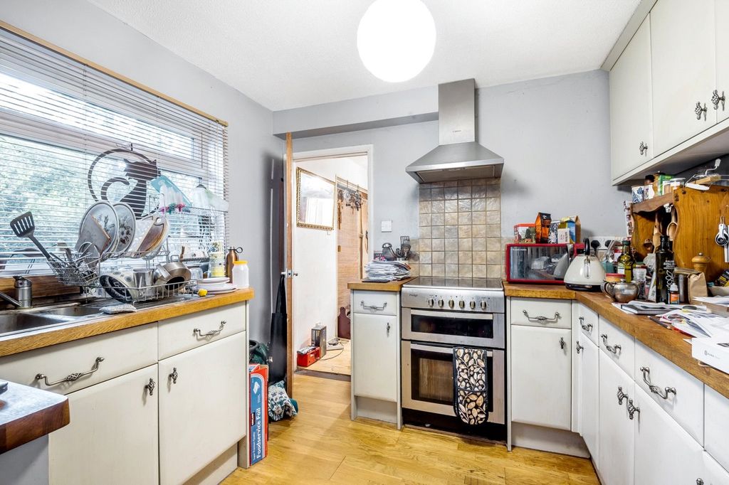 Property photo 2 of 17 Kitchen