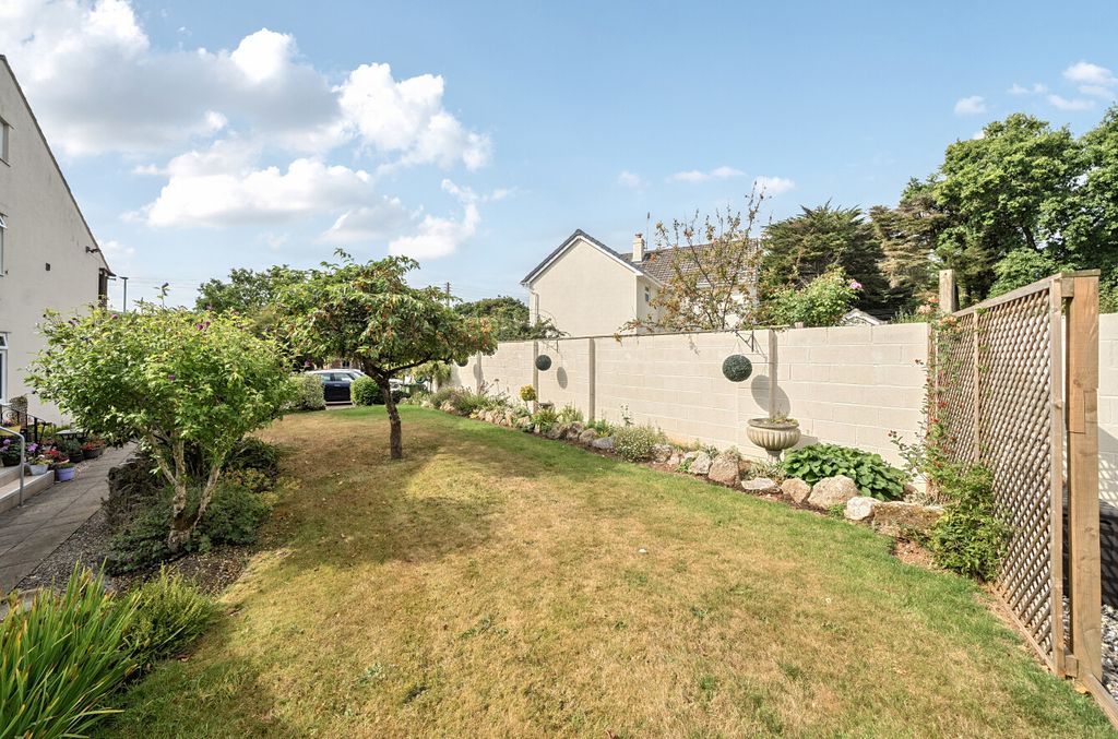 Property photo 2 of 10 Communal Garden