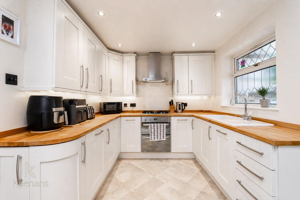 Property photo 2 of 17 555-1.Jpg
