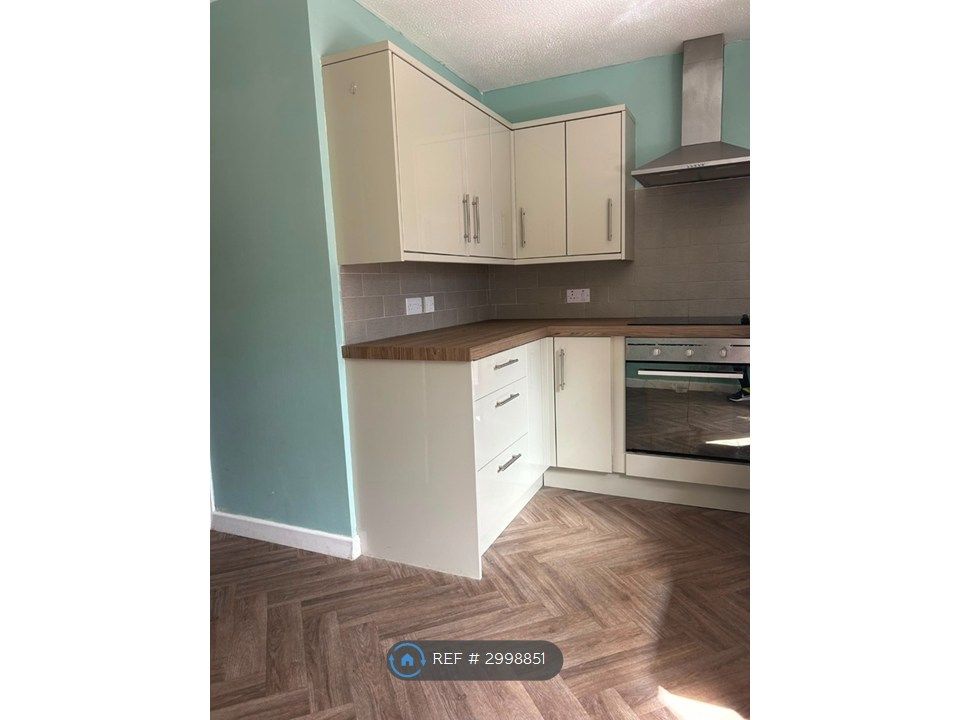 Property photo 2 of 12 Kitchen
