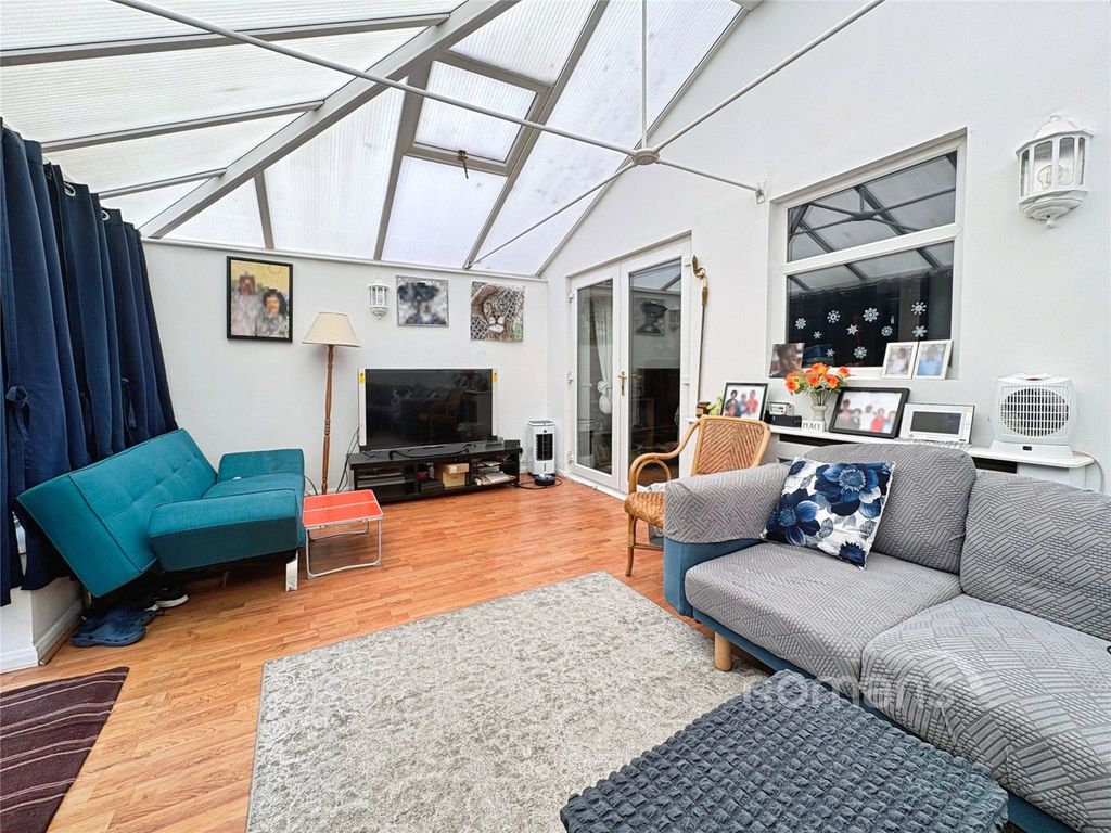 Property photo 2 of 18 Picture No. 14