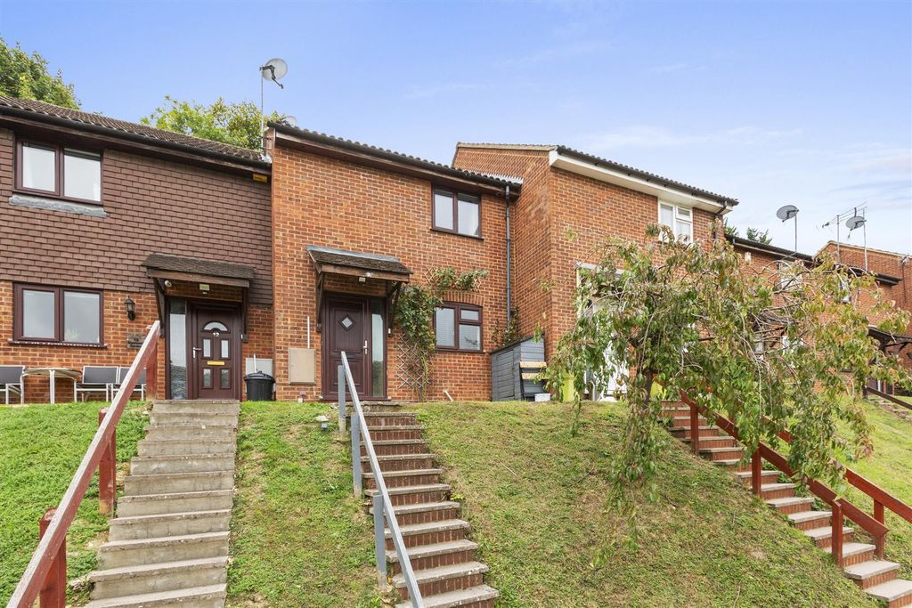 Property photo 1 of 15 Wychwood Gardens-14.Jpg