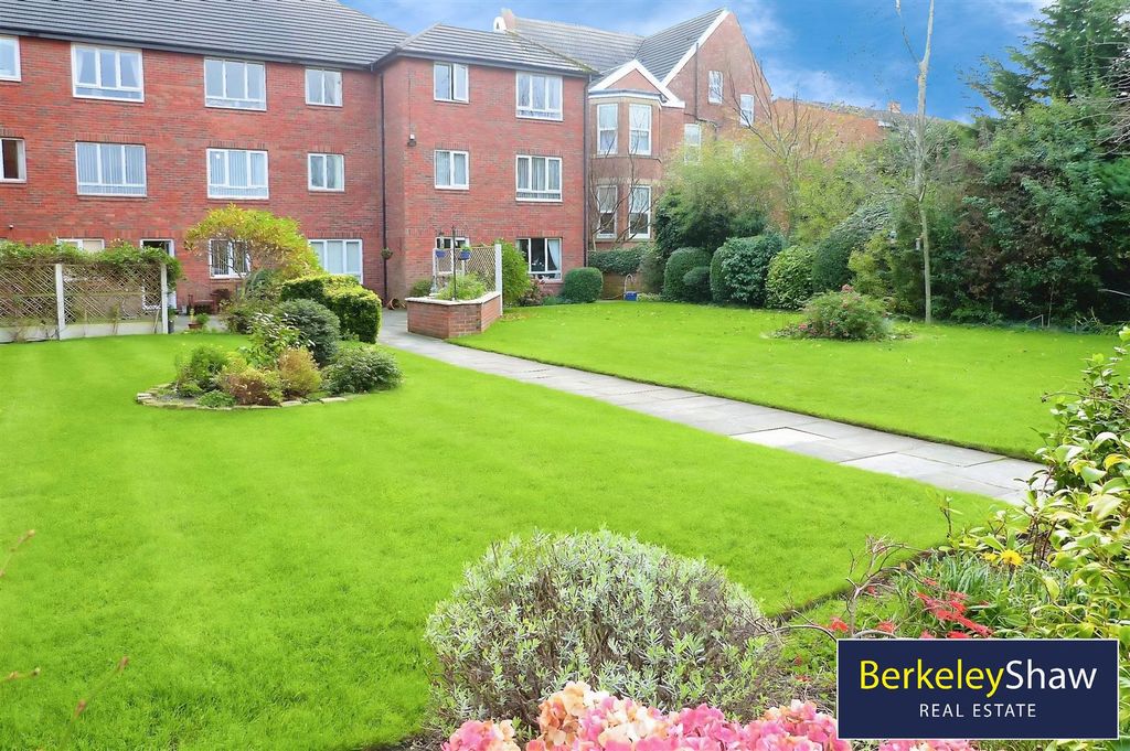 Property photo 2 of 14 External