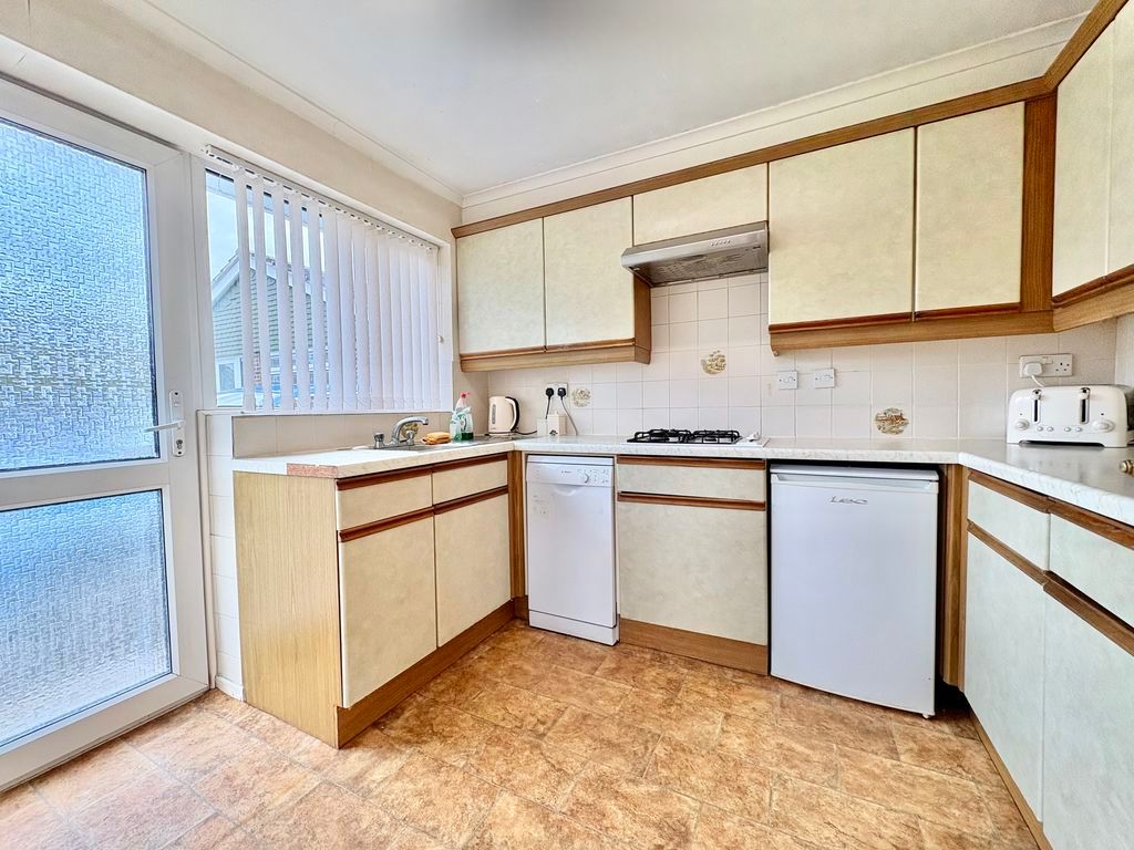 Property photo 2 of 18 Kitchen
