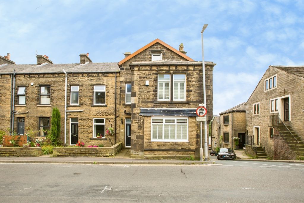Property photo 2 of 33