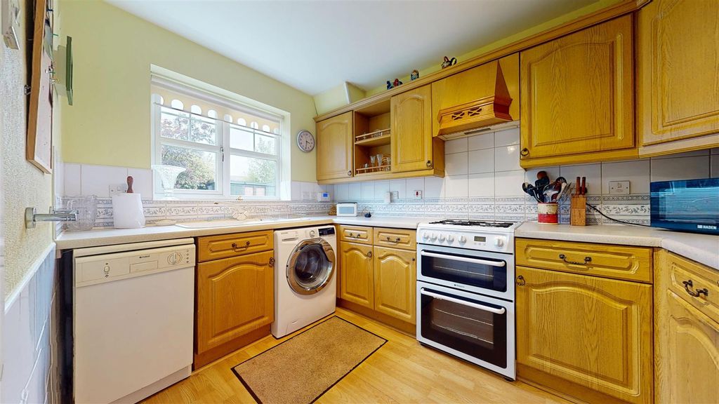 Property photo 3 of 26 Washbrook Close - Kitchen