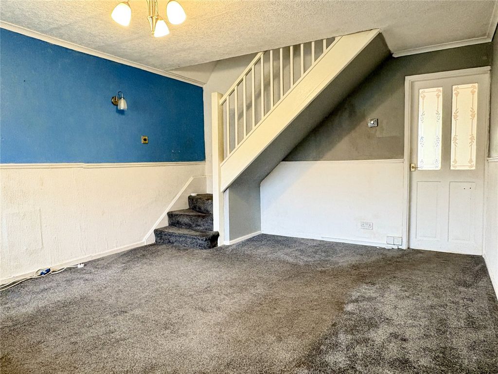 Property photo 2 of 11 Lounge