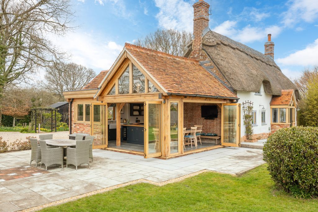 Property photo 3 of 16 Hilltop Cottage