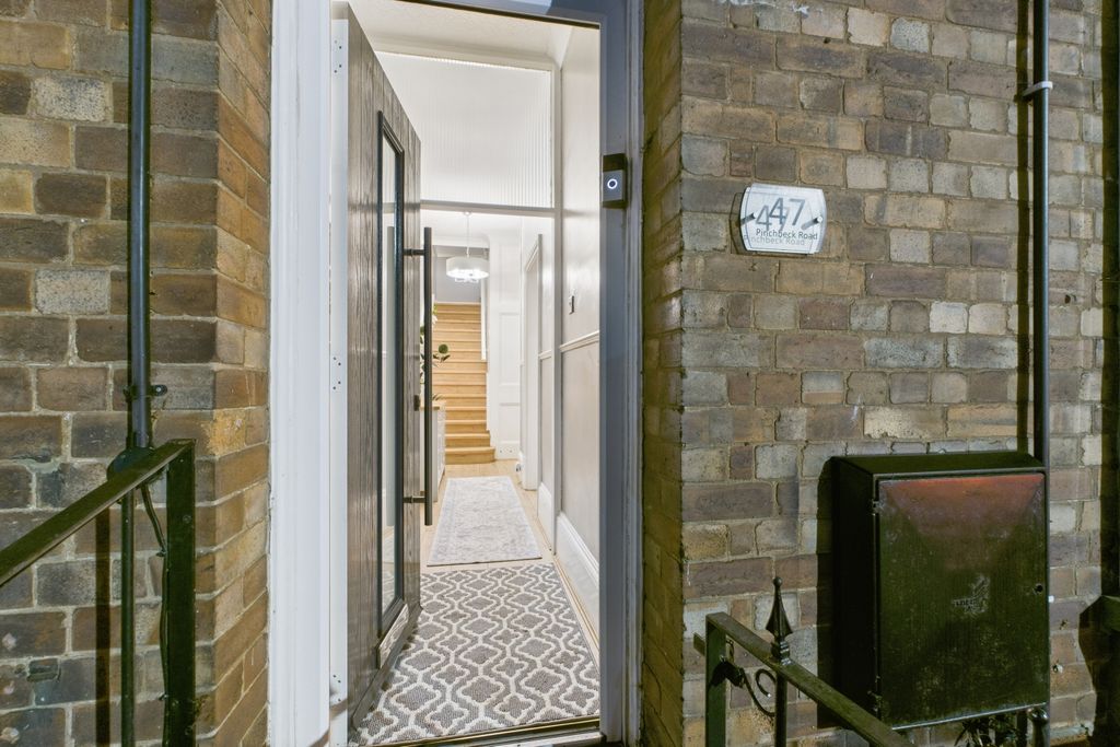 Property photo 1 of 27 Ewemove Spalding - Pinchbeck Rd - Front Of House