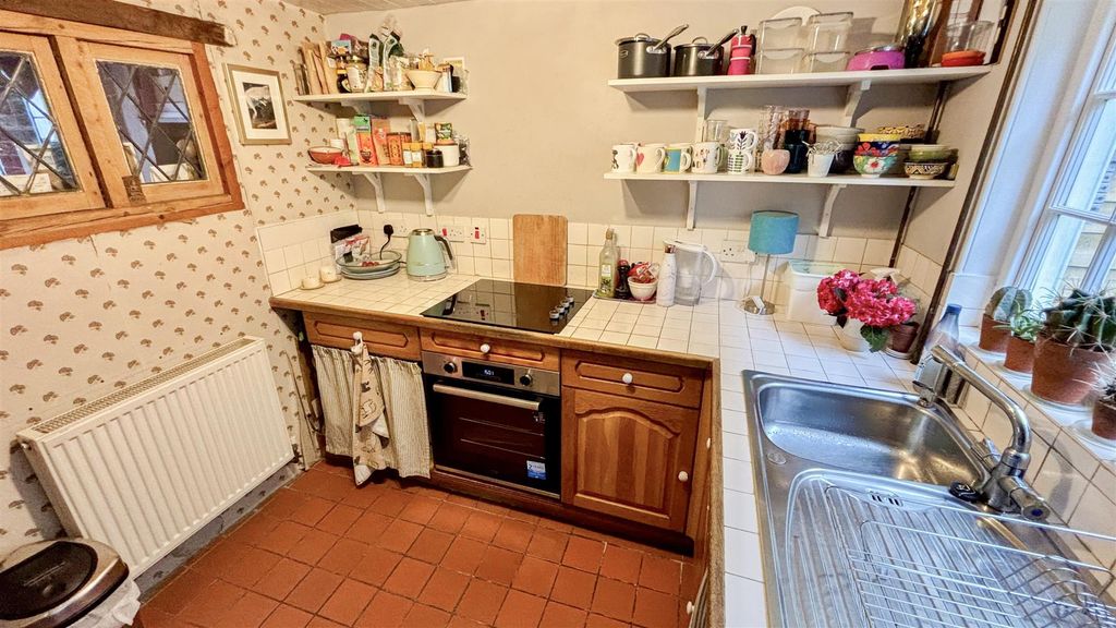 Property photo 3 of 11 6-Kitchen.Jpg
