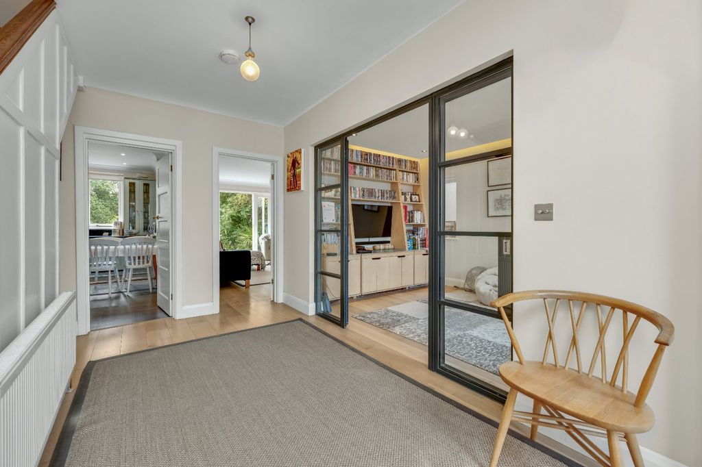 Property photo 2 of 20 Entrance Hall