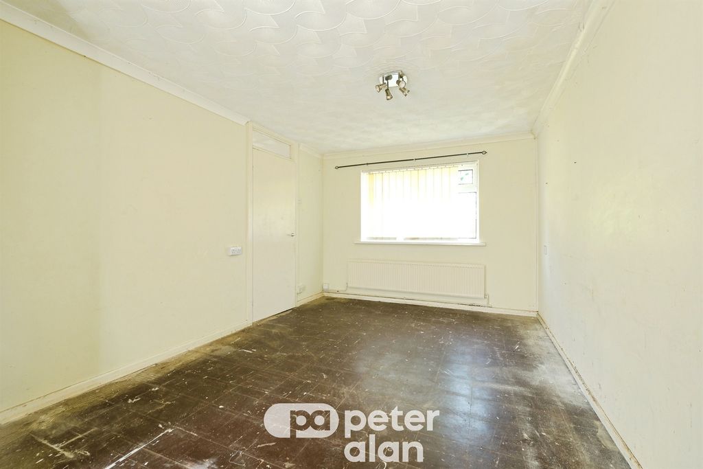 Property photo 3 of 28