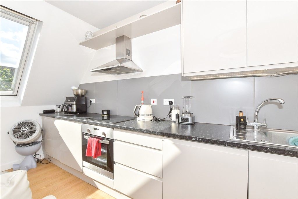 Property photo 3 of 6 Lounge/Kitchen