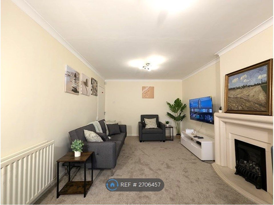 Property photo 3 of 24 Living Room