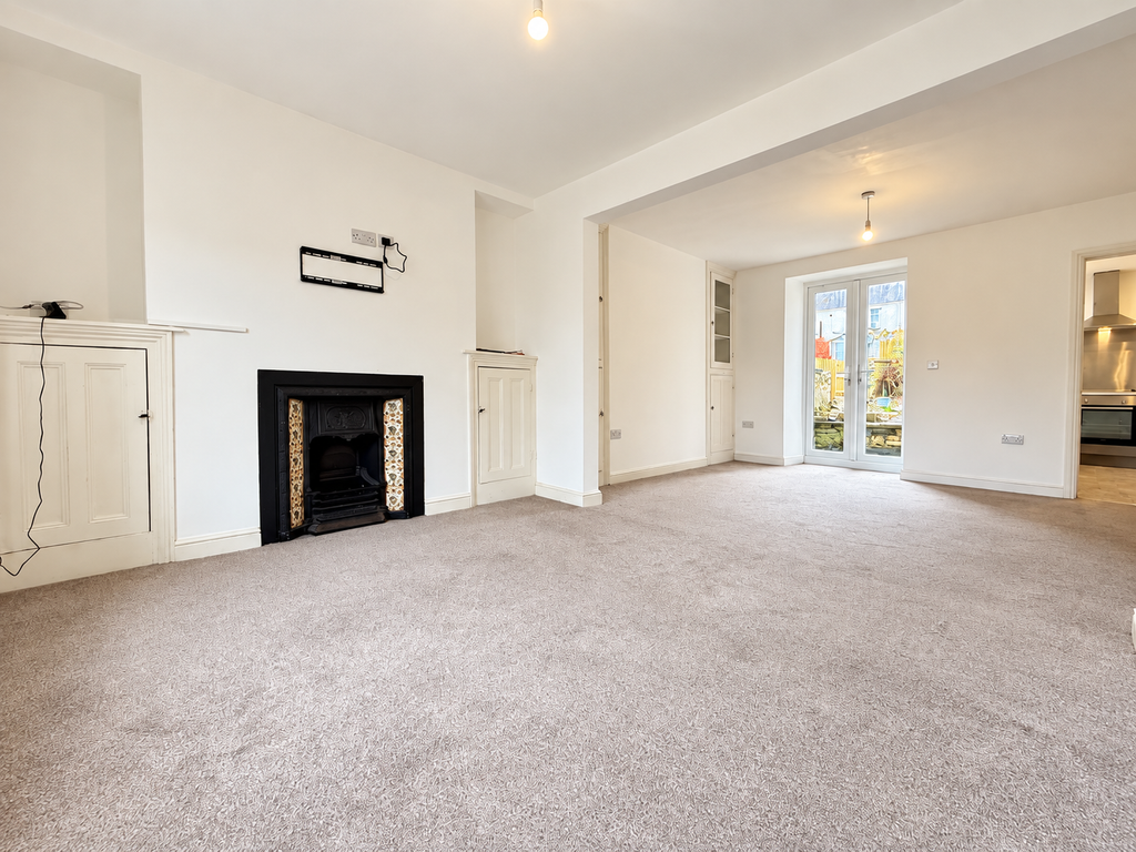 Property photo 2 of 18 C9911F1D-04Cb-47B1-8D63-C806B07BA219
