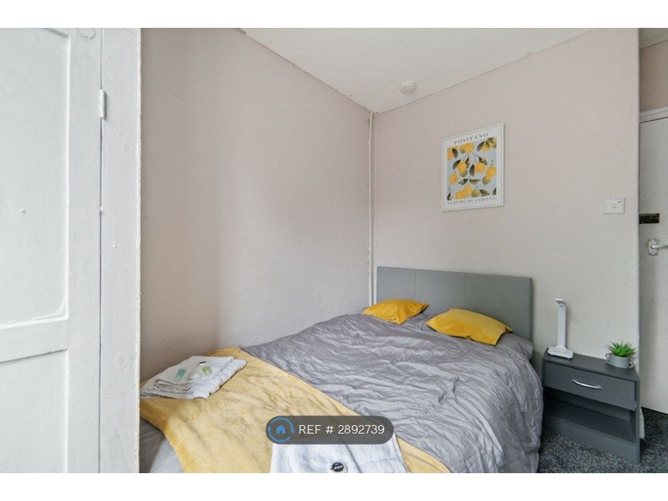 Property photo 2 of 12 Room 4