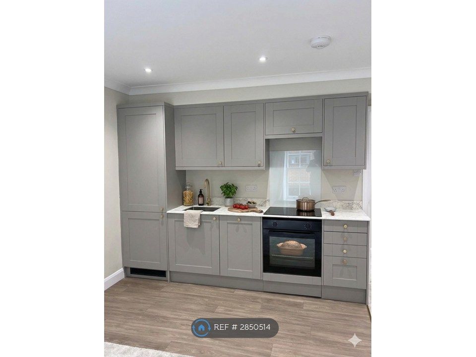 Property photo 2 of 6 Kitchen