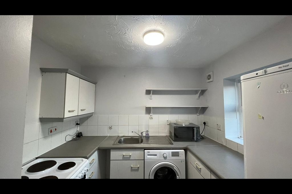 Property photo 2 of 6