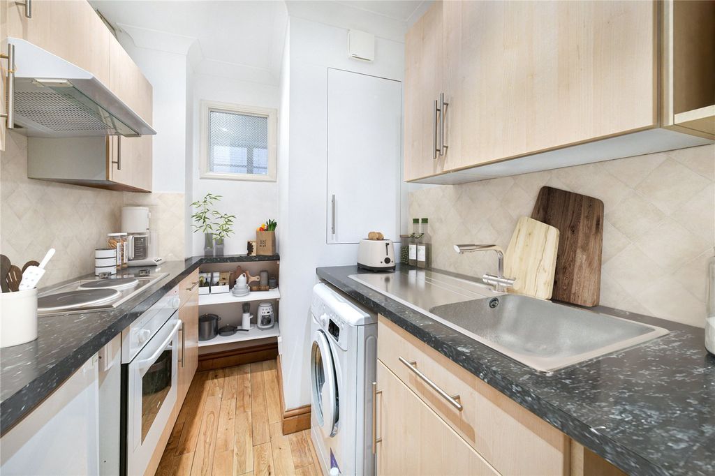 Property photo 3 of 7 Kitchen