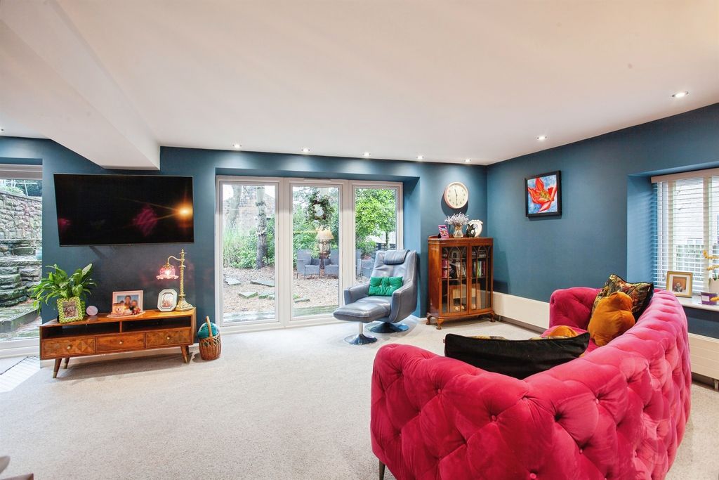 Property photo 2 of 34