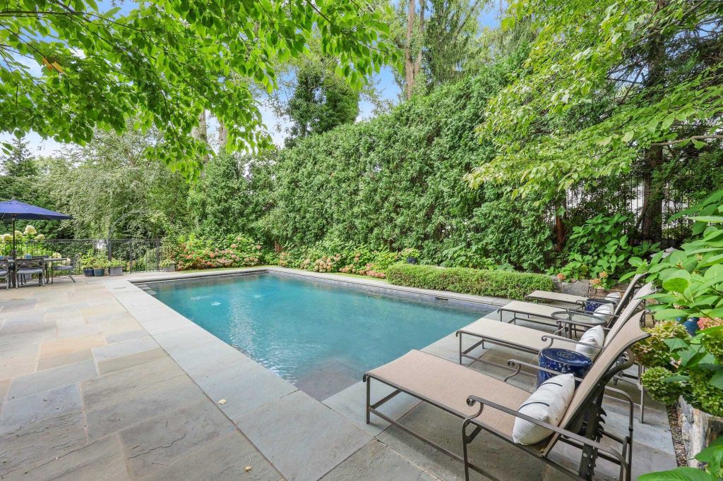 Property photo 1 of 30