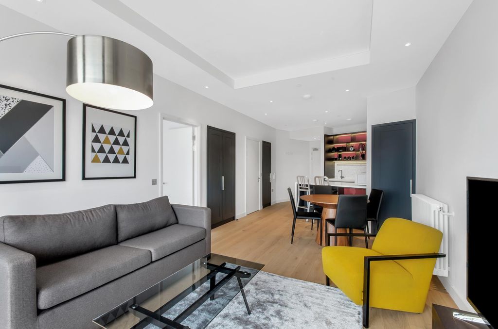 Property photo 2 of 8