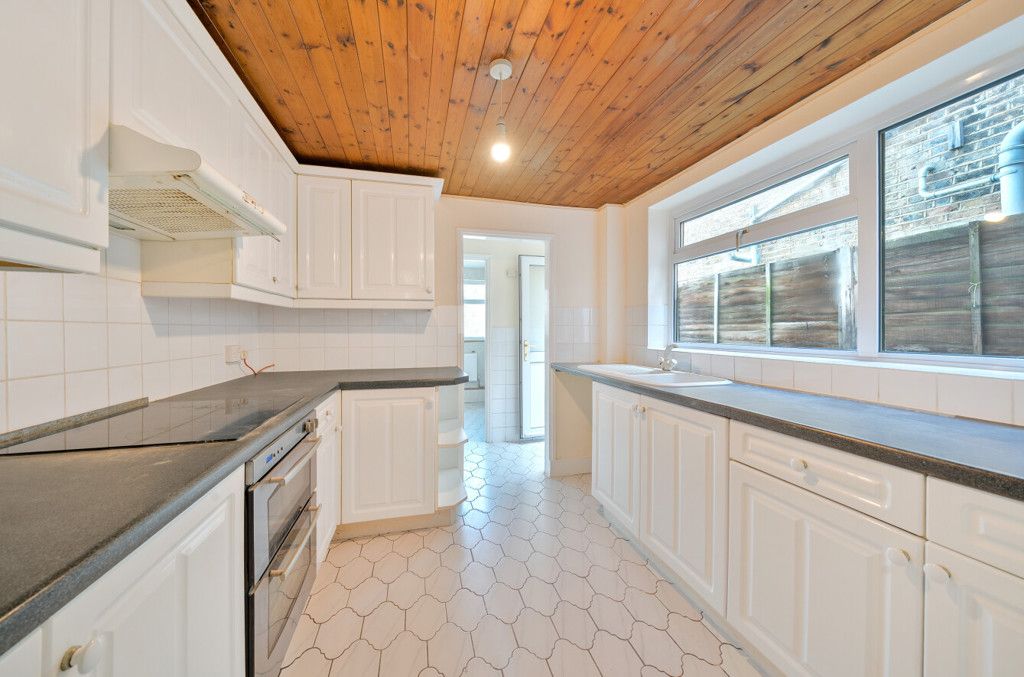 Property photo 3 of 12 Kitchen
