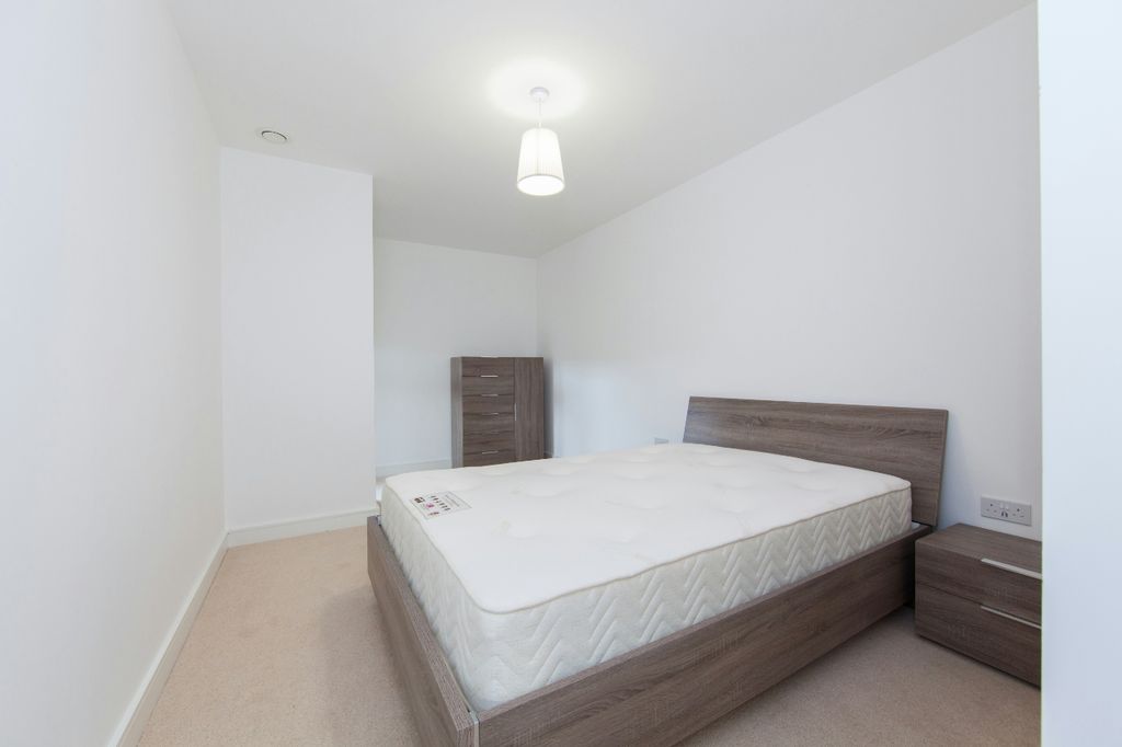 Property photo 2 of 6 Bedroom