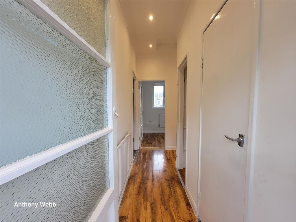 Property photo 3 of 17 Hallway