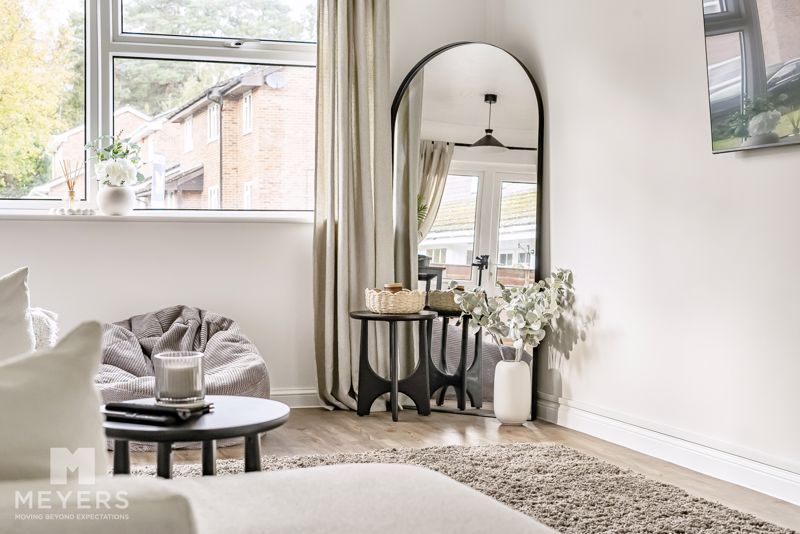 Property photo 3 of 20 Lounge