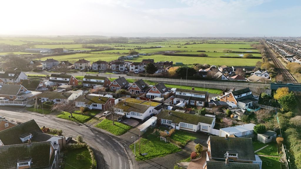 Property photo 2 of 20