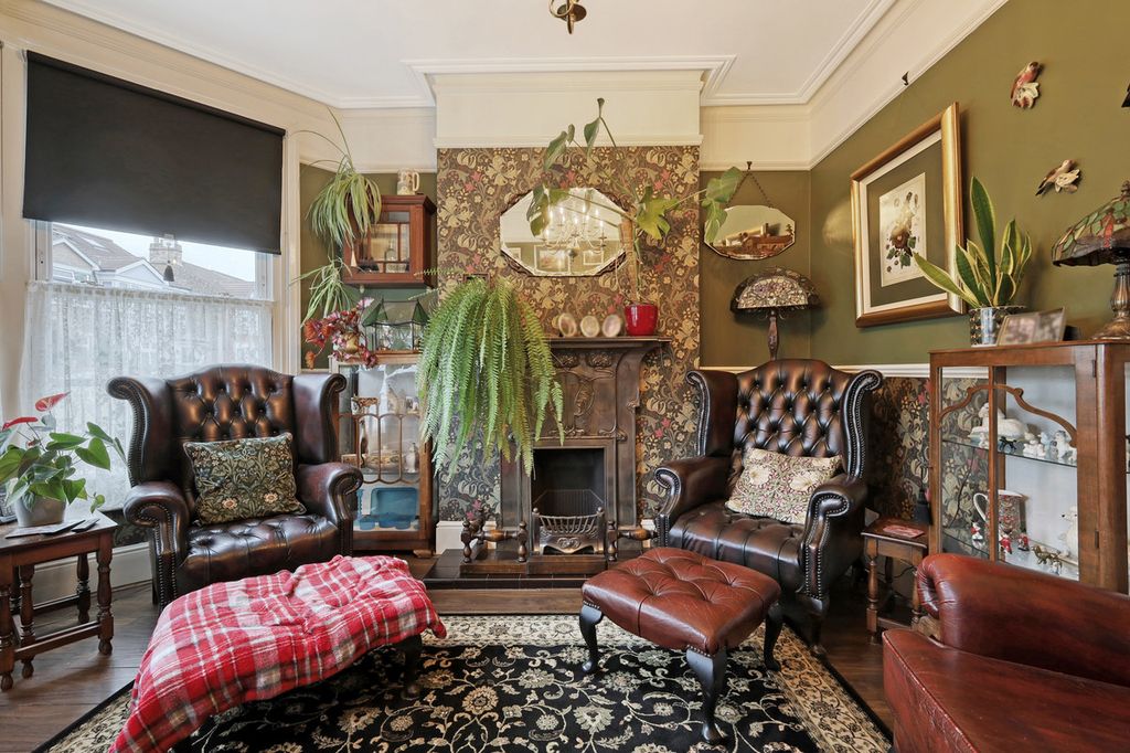 Property photo 2 of 38