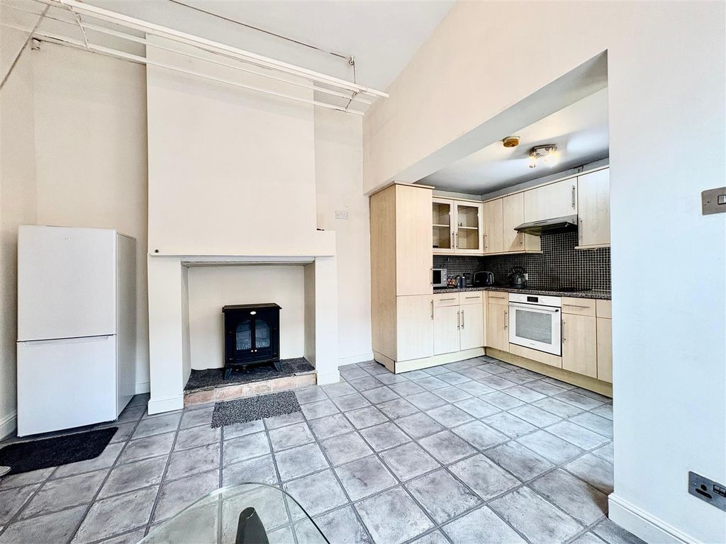 Property photo 2 of 13 617A5c07-28Ae-4Eb1-836B-Fdda0B8c2Ef9.Jpeg