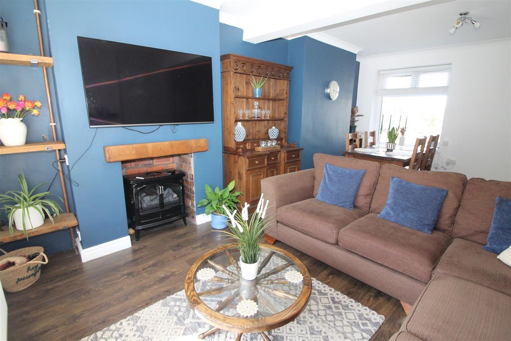 Property photo 3 of 31 Lounge/Dining Room