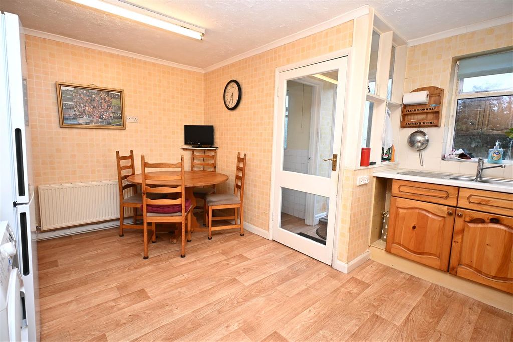 Property photo 3 of 21 Kitchen/Breakfast Room