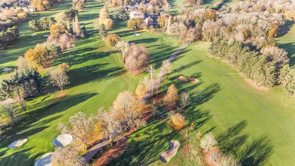 Property photo 2 of 6 Calcot Golf Course.Jpg