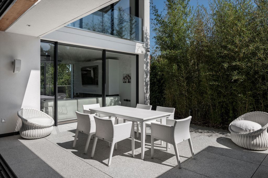 Additional image 16 of 7 bed detached house for saleThe Warren, Radlett, Hertfordshire WD7