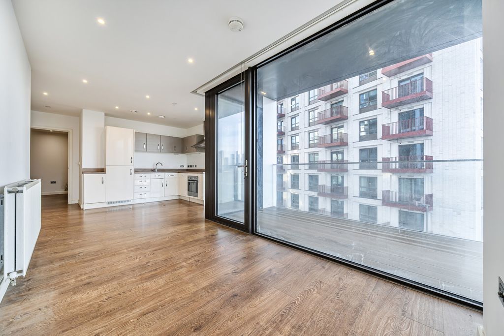 Property photo 1 of 17 1397263-8-695E63B...