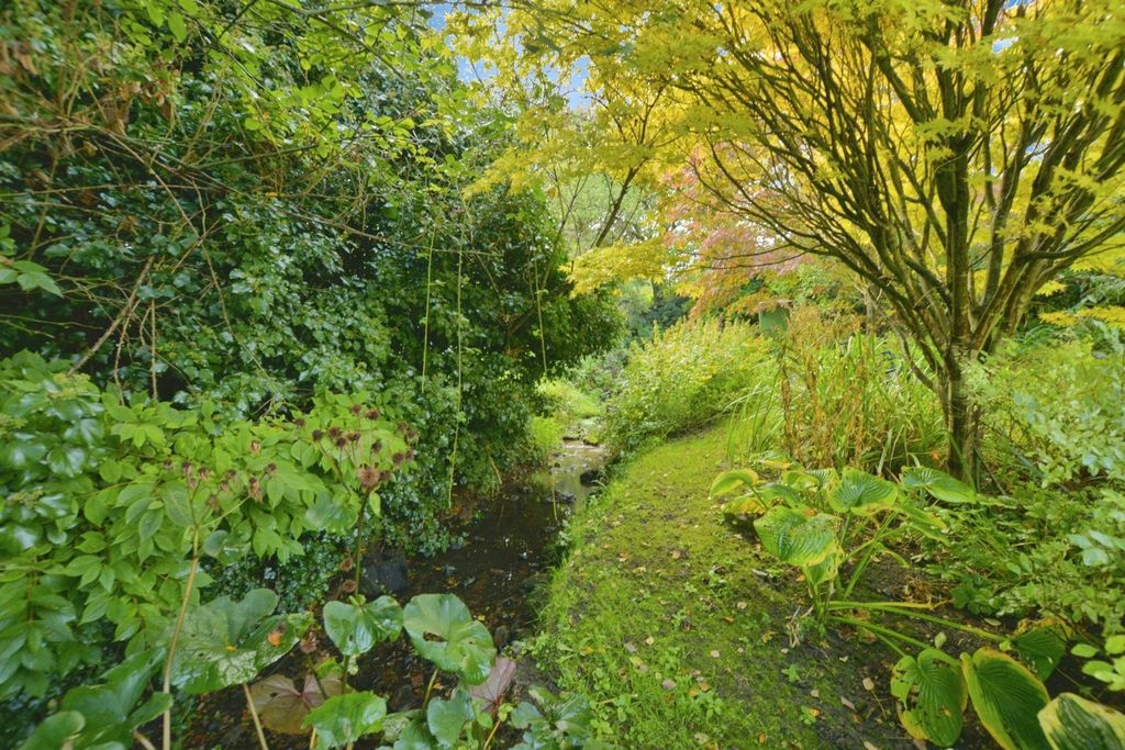 Property photo 3 of 17 Garden