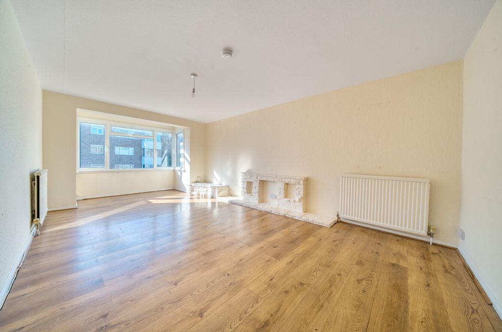 Property photo 2 of 19 1439513-25-69d537...