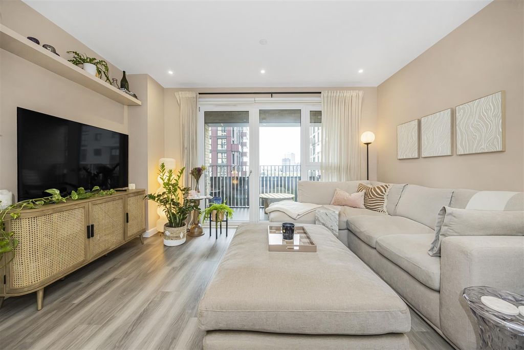 Property photo 2 of 35 3