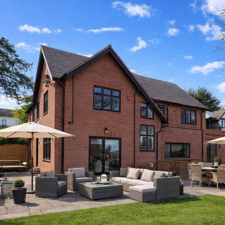 Property photo 3 of 28 Gallery