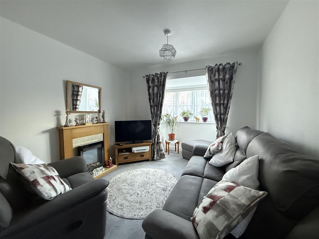 Property photo 2 of 11 Lounge/Diner