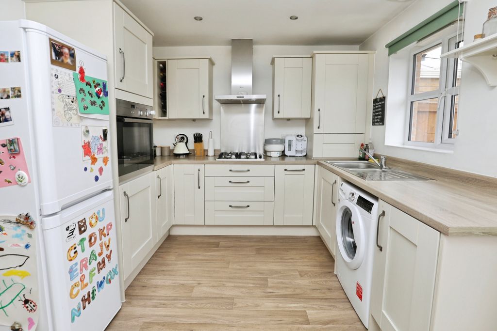 Property photo 3 of 15 Kitchen