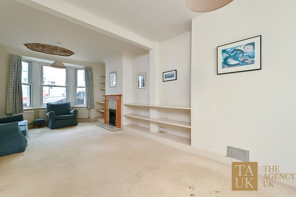 Property photo 3 of 19
